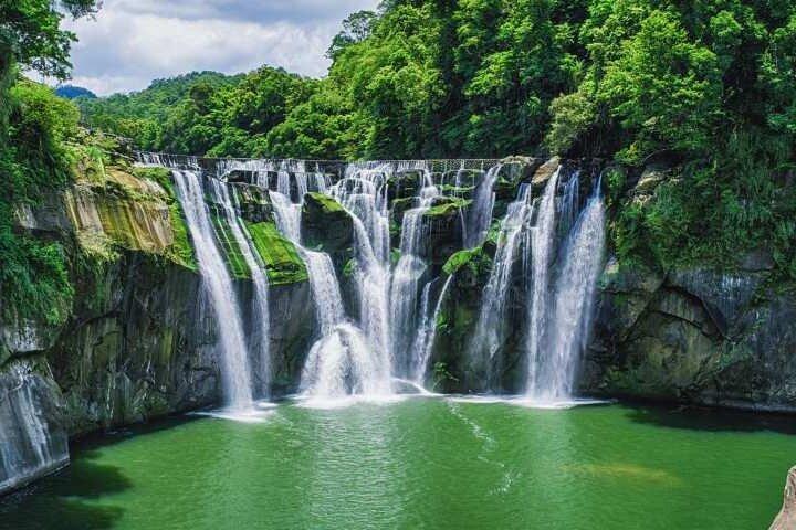 Yehliu, Jiufen & Shifen Taiwans North Coast Day and Night Tour