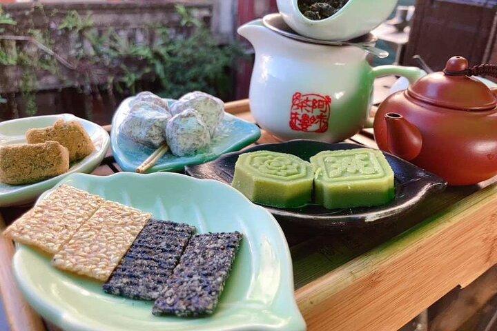 Yehliu, Jiufen & Shifen Taiwans North Coast Day and Night Tour