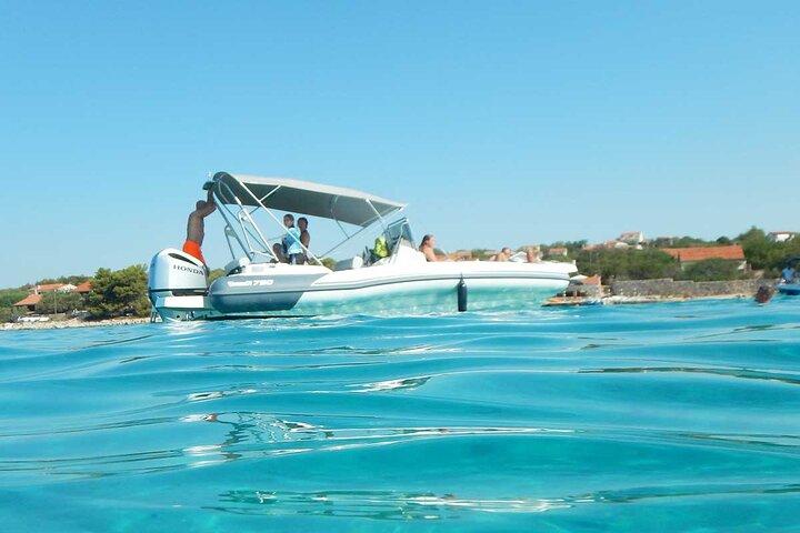 Speedboat Blue Lagoon & 3 Islands tour from Trogir