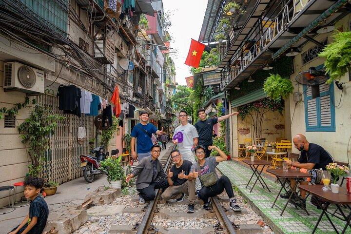 Half-day City Tour with Train Street Visit