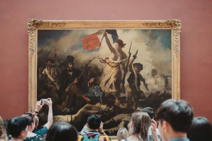 Mona Lisa and Treasures: Louvre Museum Experience 6-people Max