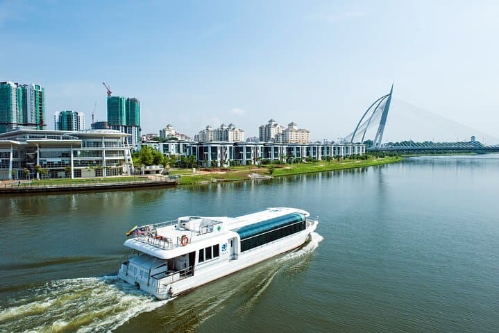 Private Putrajaya Tour with Lake Cruise Ticket Half Day