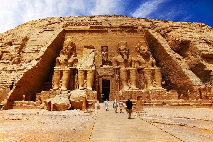 Abu Simbel Temple Day Trip with Hotel Pickup From Aswan