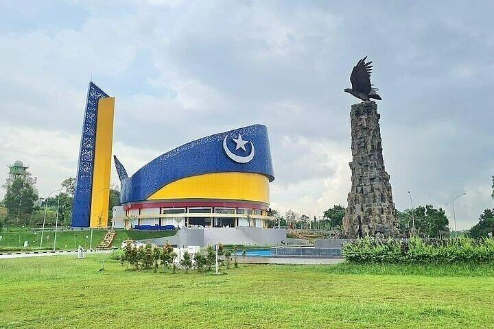SMALL GROUP: Batam day tour with Ferry, 1-hour Massage, and Lunch from Singapore