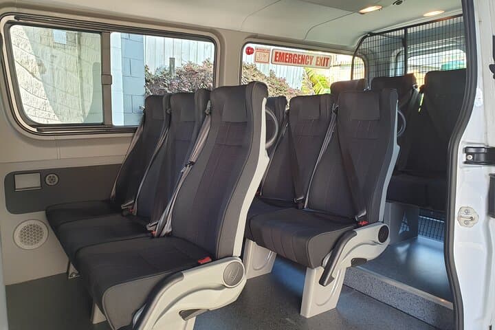 Auckland Airport Private Transfers in a Luxury Minibus