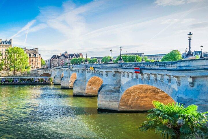 Paris: 3 hours Tour with an APP
