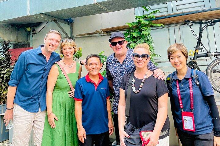 Singapore Private Food, Culture and Heritage Tour with 9 tastings
