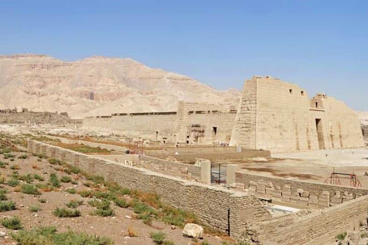 Tour Habu Temple, Deir El Medina, Valley of the Queens in Luxor