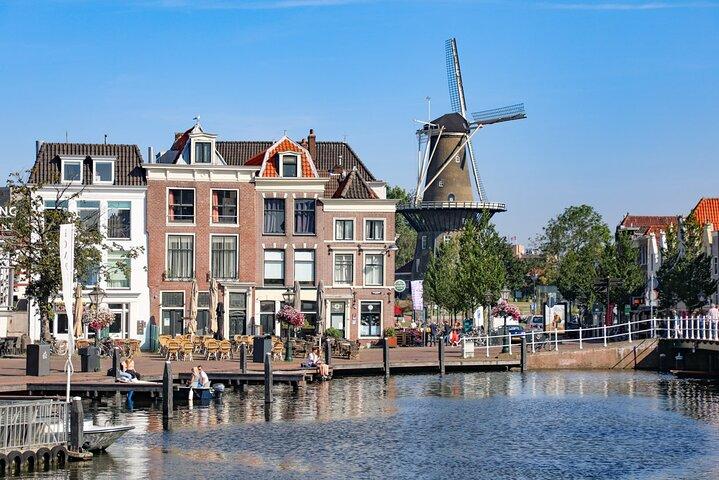 90 minutes Self-Guided Walking tour with puzzles in Leiden