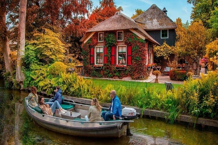 Private Minivan Day Trip to Giethoorn from Amsterdam