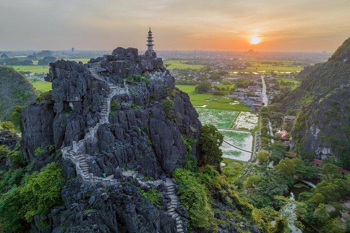 Ninh Binh Highlights: Deluxe Tour to Hoa Lu, Trang An, Mua Caves
