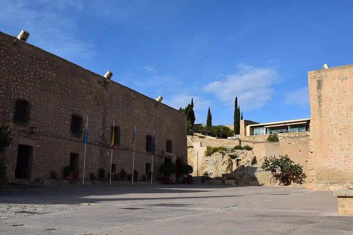 Private Tour to Alicante Bullring and Santa Bárbara Castle