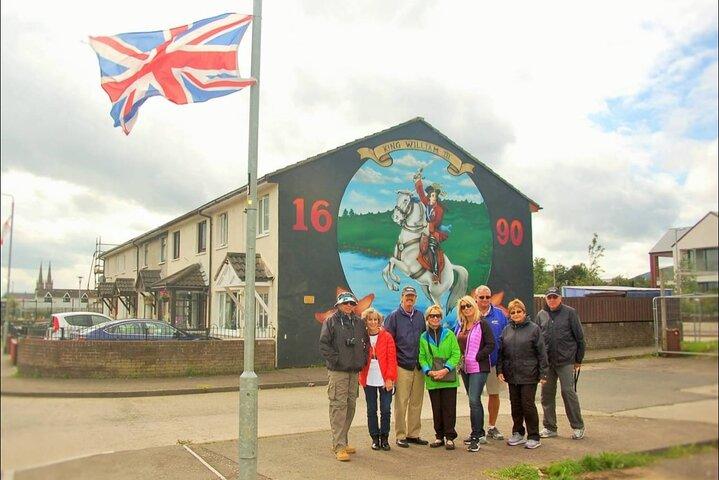 2 Hours Republican & Loyalist Mural Black Taxi Tour from Belfast
