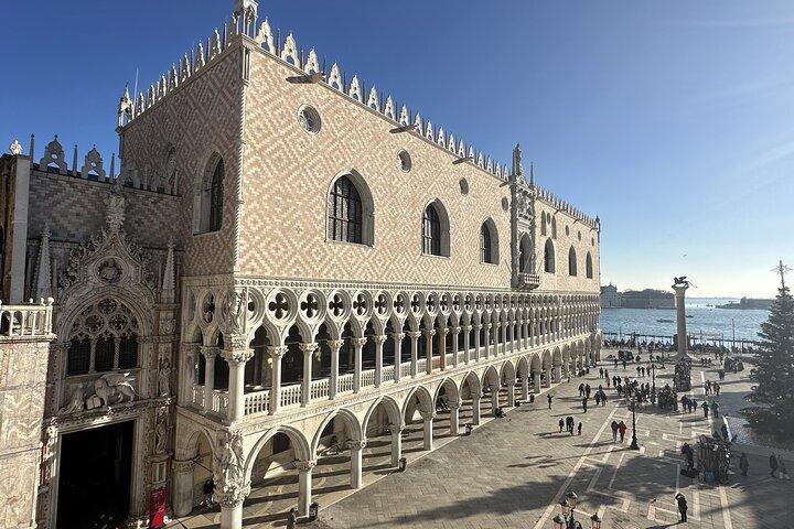 Venice City Highlights Small Group Walking Tour with Local Guide