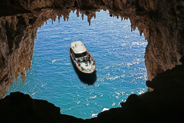 Li Galli Islands and Capri Small Group Boat Tour from Amalfi