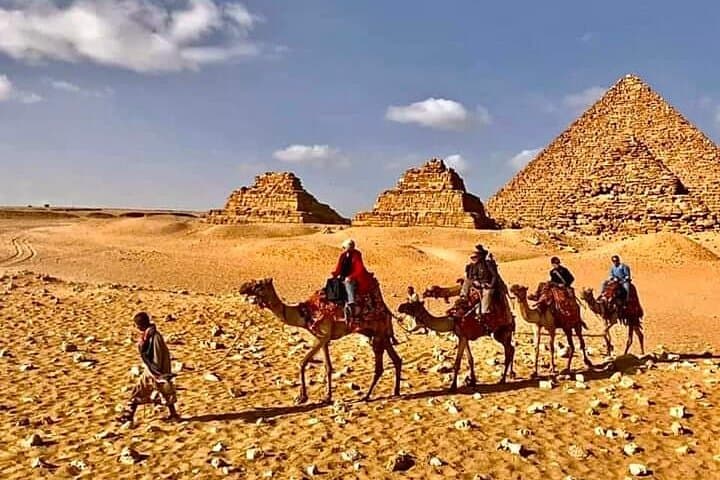 Private Full Day Tour Giza Pyramids Memphis Sakkara with Lunch