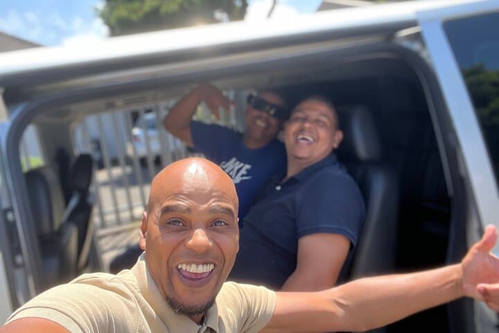 Executive Sedan Shuttles to or From Cape Town Int. Airport
