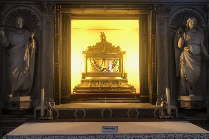 Crucis Saints Peter and Paul Walking Tour of Rome