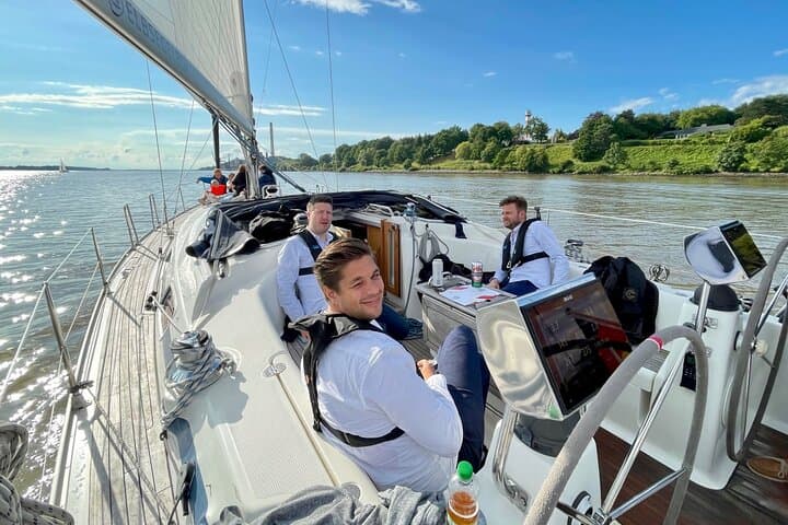 Authentic Sailingtrip "To the Gates of Hamburg" from Wedel