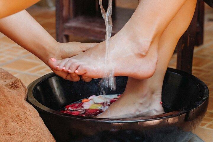 Bali Spa Packages and Sunset Dinner at Jimbaran Beach