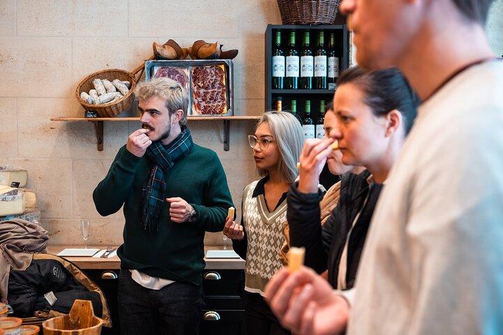 Bordeaux Evening Food Tour with a sommelier