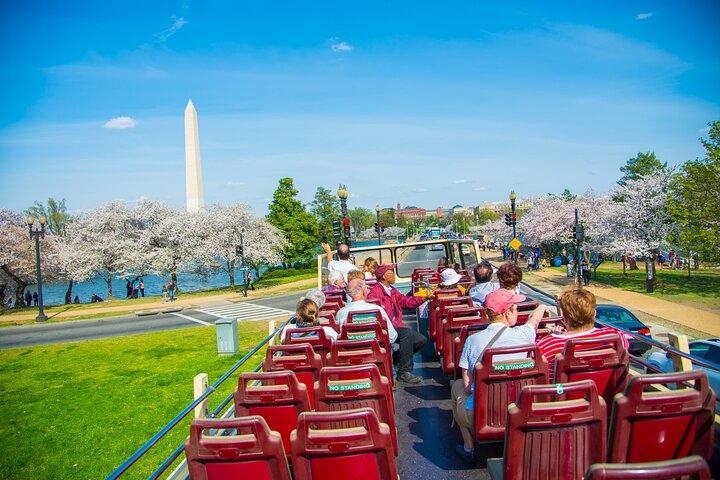Hop-On Hop-Off Double Decker Tour & Arlington Cemetery Audio Tour