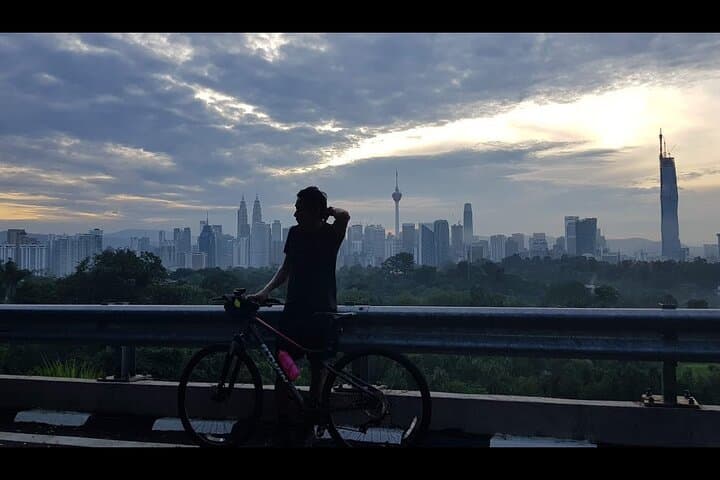 Kuala Lumpur Sunrise Tour With Breakfast Teh Tarik & Roti Canai