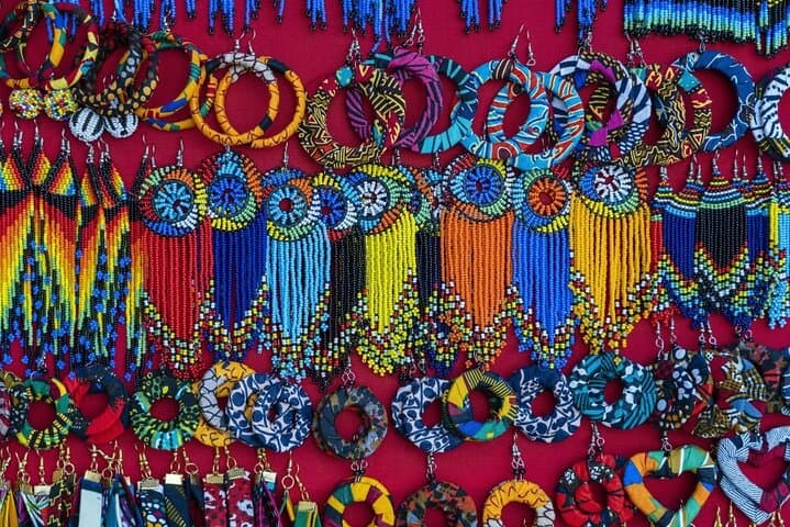 Visit to Kobe Beads Factory in Nairobi with Pick-up and lunch