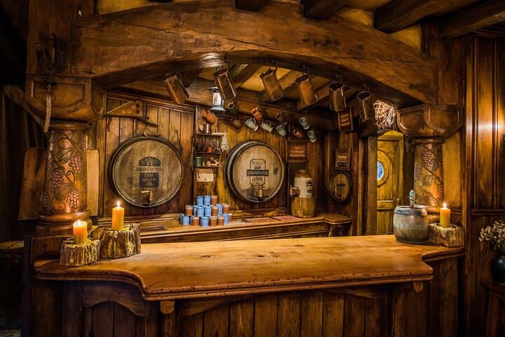 Private 2 Days Tour from Auckland - Waitomo, Hobbiton and Rotorua