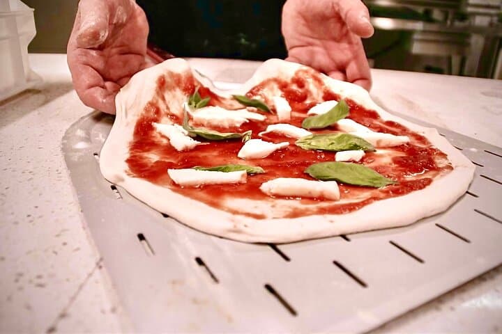 Naples Pizza Secrets Class with Tastings at a Historic Pizzeria