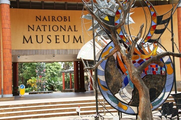 Tour Museum of illusions and Nairobi National Museum