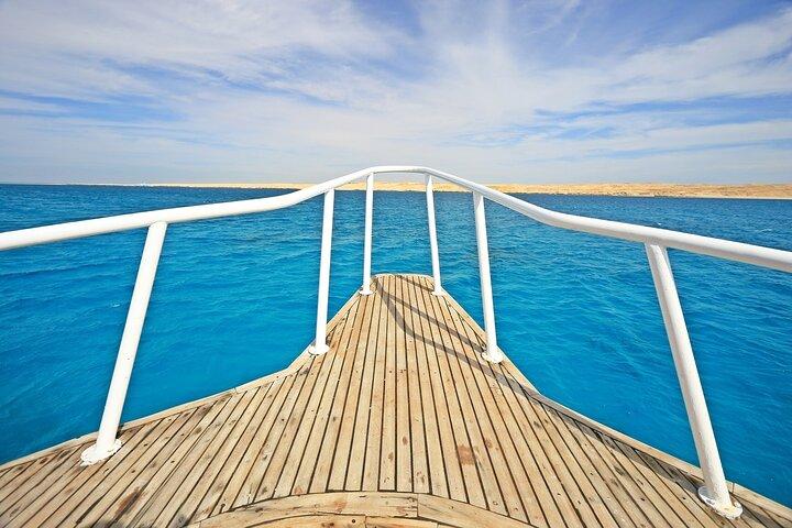 Ras Mohammed & White Island: Snorkel, Optional Dive & Lunch