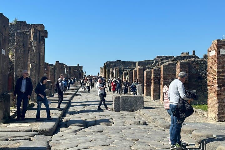 2 Hours Guided Pompeii Tour with Skip The Line Ticket Entry
