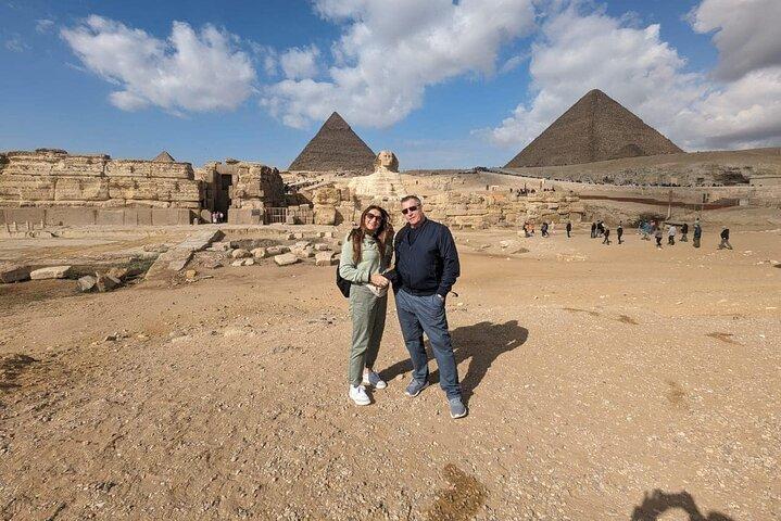 Top rated Giza Pyramids and Sphinx Tour from Cairo Airport