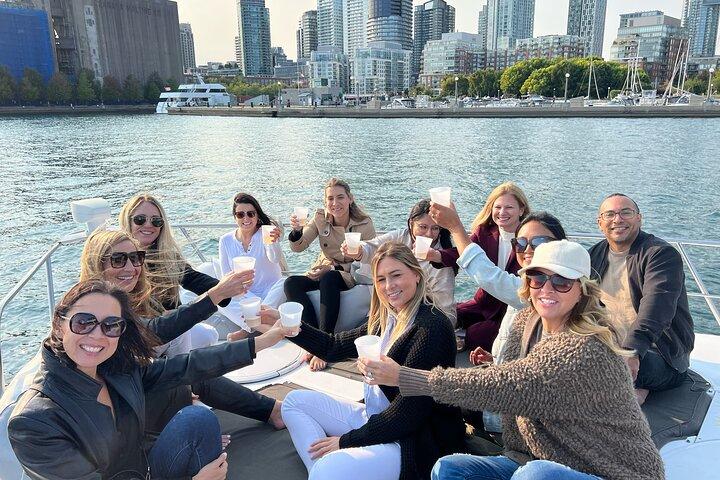 60-Minute Toronto Luxury Yacht Sightseeing Prosecco Cruise!