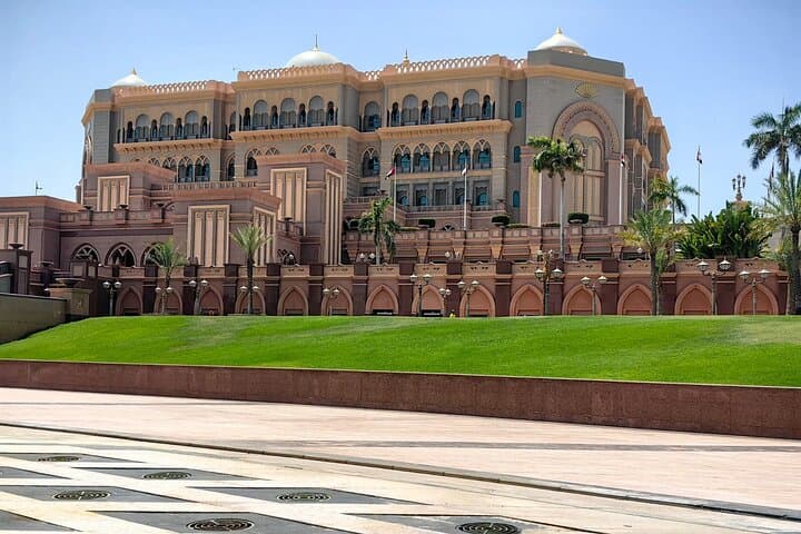 Full-Day Abu Dhabi City Bus Tour with Sheikh Zayed Grand Mosque