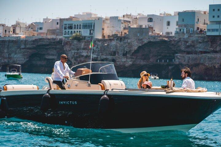 Shared tour of Polignano a Mare by boat with prosecco