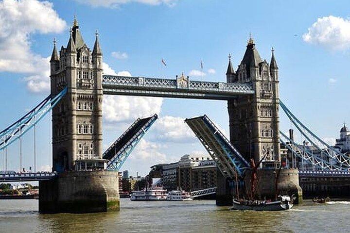 Castles & Bridges Tour : See over 15 London Top Sights
