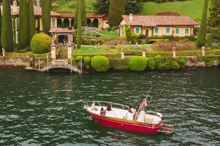 Private Boat Tour on Italian Gozzo on Lake Como