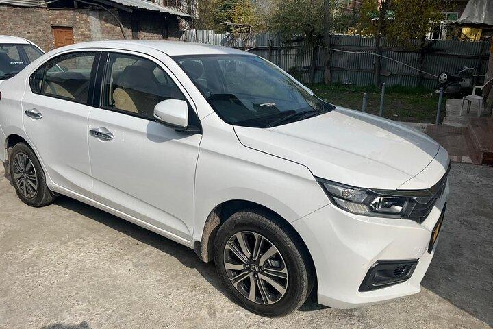 Private Sedan Cab to and from Srinagar Airport and Dal Lake