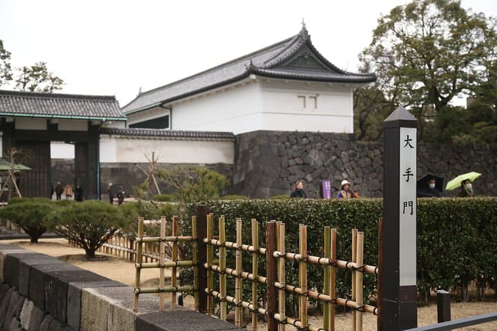 Tokyo's Imperial Palace & Nihonbashi Tour