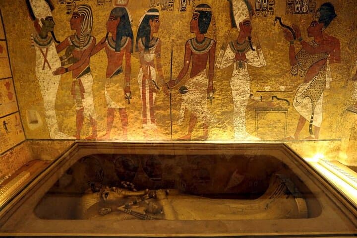 Day Tour to West Bank and King Tutankhamen Tomb