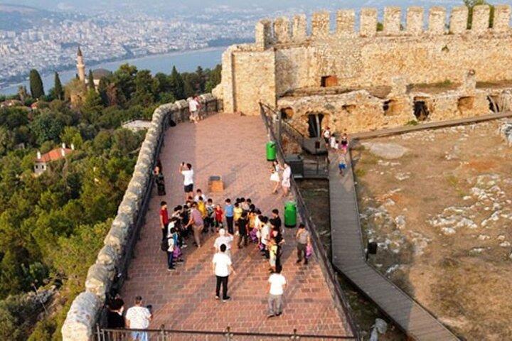 Alanya City Tour with Boat Tour, Cable Car and Lunch at Dimçay