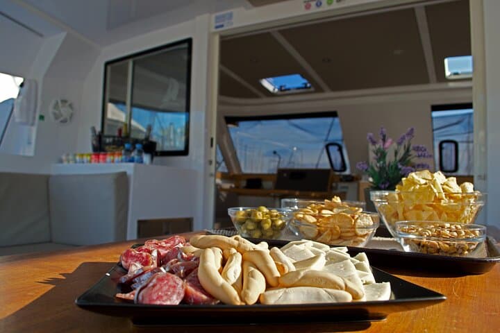 Luxury sailboat ride with drinks and aperitif-Small Groups