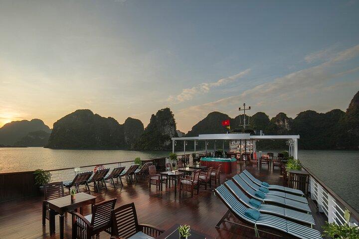 2 Days Bai Tu Long Tour from Hanoi