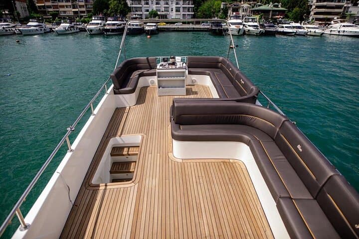Istanbul: Private Bosphorus Tour On Luxury Yatch