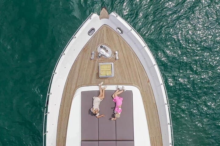 Istanbul: Private Bosphorus Tour On Luxury Yatch