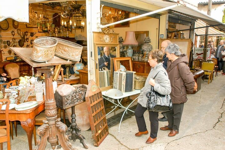 Paris: Saint Ouen Flea Market Guided Tour with Local Guide