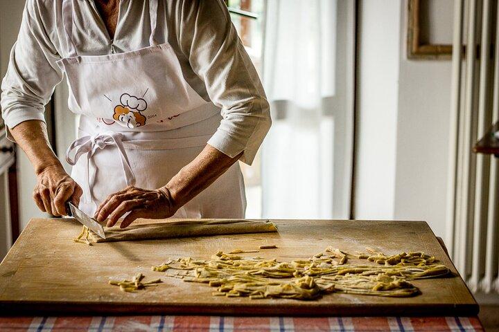 Cesarine: Small group Pasta and Tiramisu class in Modena