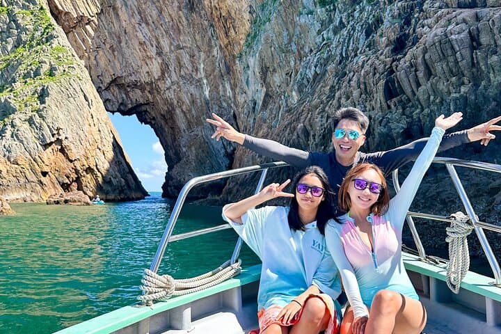 Boat Tour Through Four Sea Arches in Sai Kung, Hong Kong Geopark